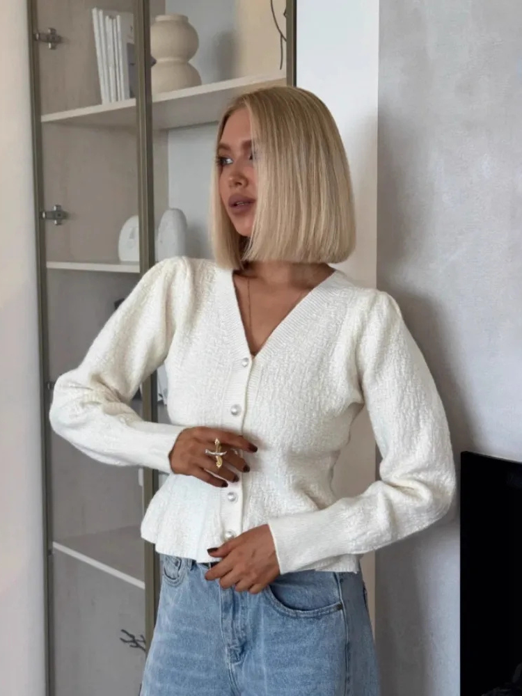 Dorvenia Cropped Knit Cardigan