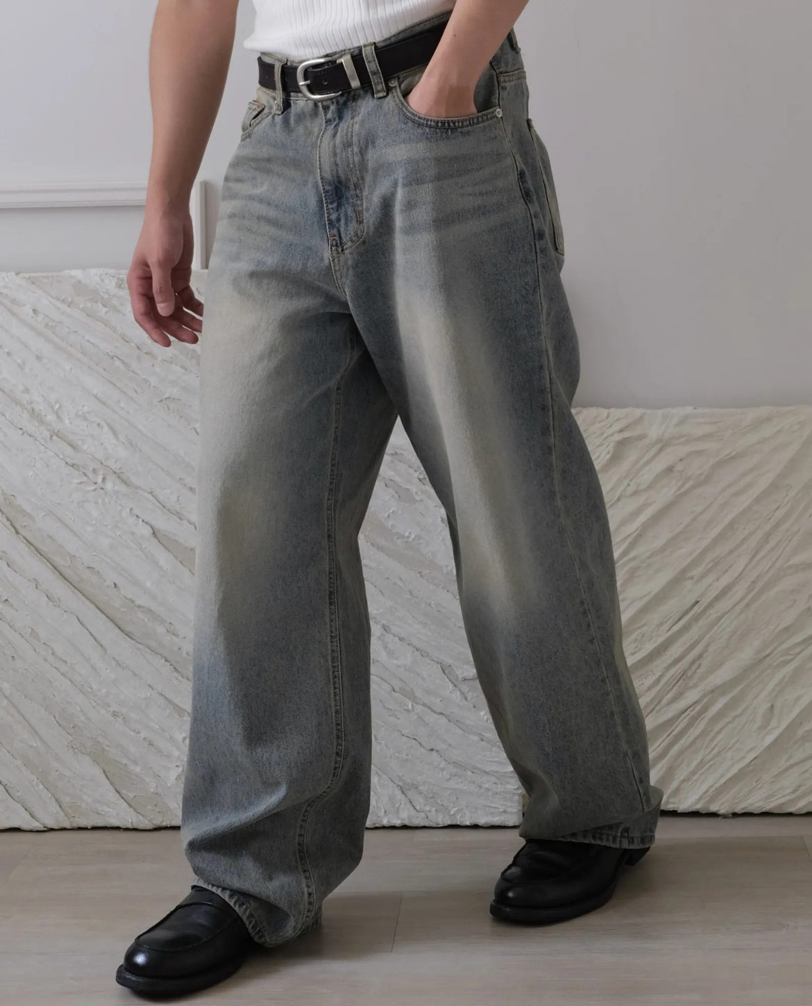 Catania Dust Wash Straight-Leg Jeans