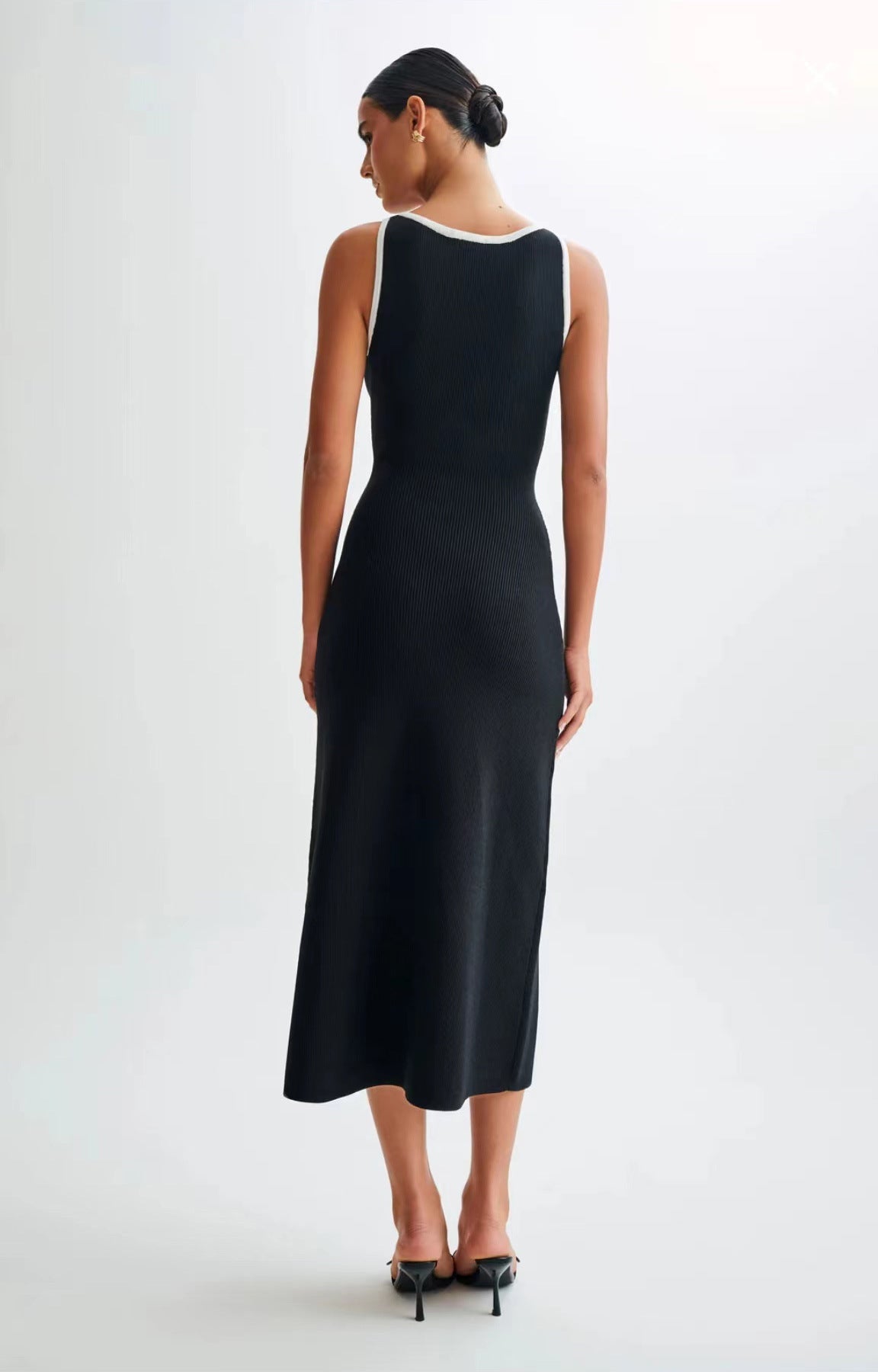 Irène Sleeveless Fitted Ribbed Knit Sweater Midi Dress