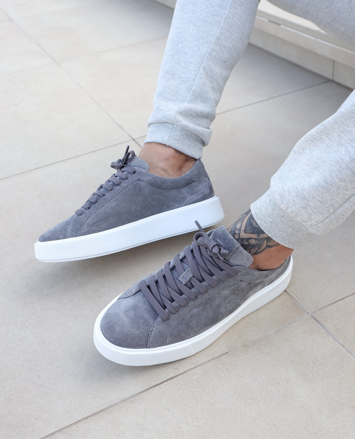 Nera Suede Sneakers