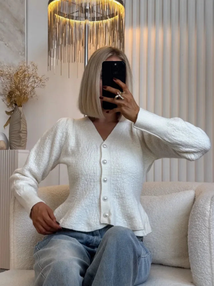 Dorvenia Cropped Knit Cardigan